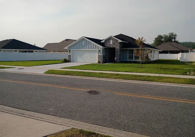 Photo 2 of Single family home for sale at 203 Sw Silver Palm Dr, Lake City, FL 32024 | MLS# TB8554397 | Listing updated on 2026-10-03