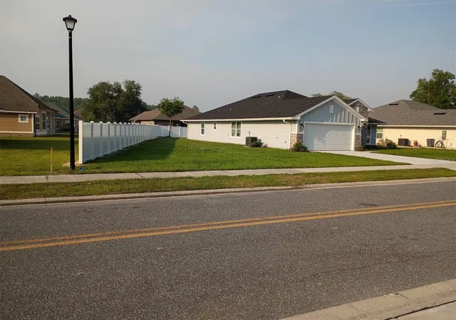 Photo 3 of Single family home for sale at 203 Sw Silver Palm Dr, Lake City, FL 32024 | MLS# TB8554397 | Listing updated on 2026-10-03