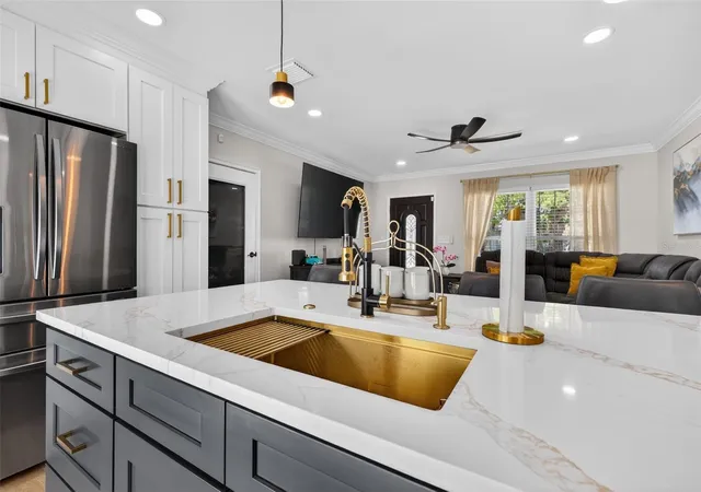 Photo 3 of Single family home for sale at 4420 Pompano Dr Se, Saint Petersburg, FL 33705 | MLS# TB8554400 | Listing updated on 2026-10-04