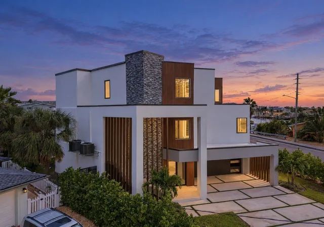 Single family home for sale at 7176 S Shore Dr, SOUTH PASADENA, FL 33707 | MLS# TB8554401