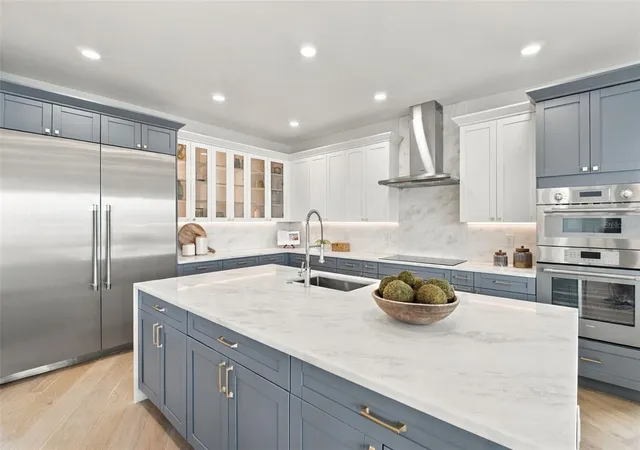 Photo 3 of Single family home for sale at 7176 S Shore Dr, South Pasadena, FL 33707 | MLS# TB8554401 | Listing updated on 2026-10-05