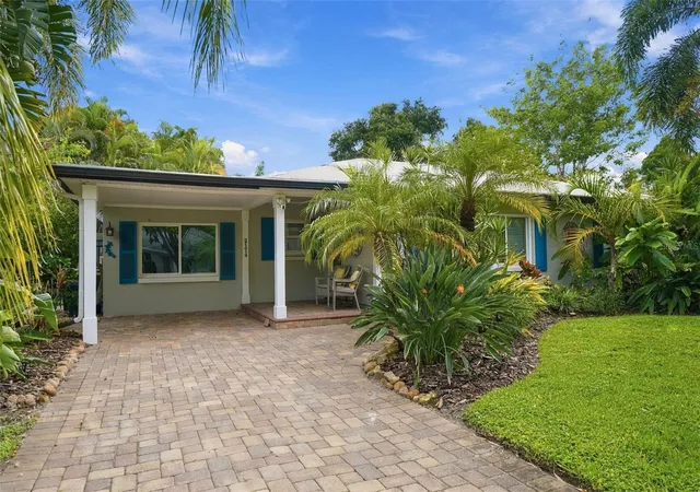 Single family home for sale at 2174 Bougainvillea St, SARASOTA, FL 34239 | MLS# A4708276