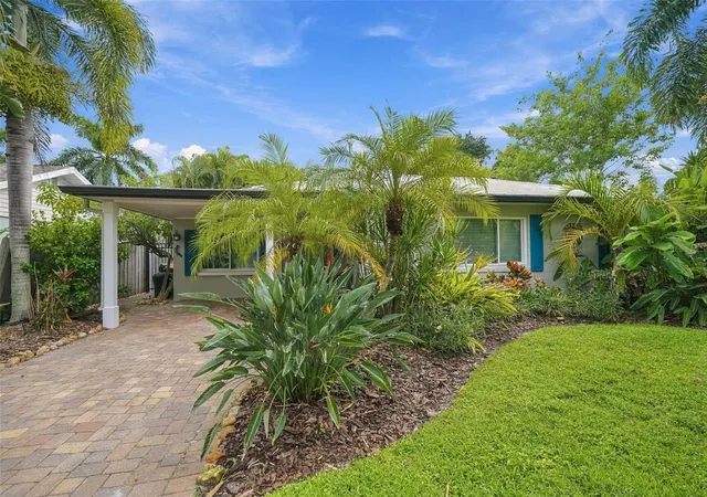 Photo 1 of Single family home for sale at 2174 Bougainvillea St, Sarasota, FL 34239 | MLS# A4708276 | Listing updated on 2026-10-05