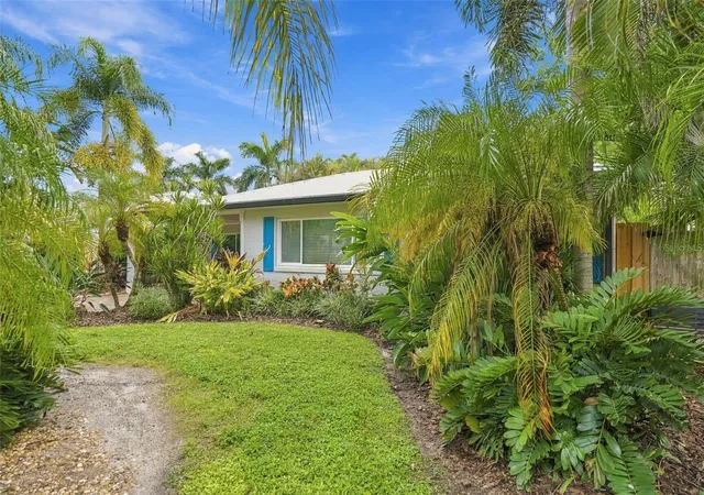 Photo 2 of Single family home for sale at 2174 Bougainvillea St, Sarasota, FL 34239 | MLS# A4708276 | Listing updated on 2026-10-05