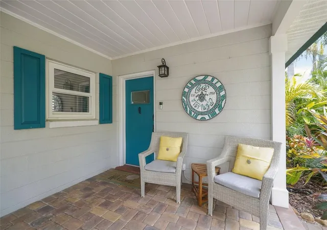 Photo 3 of Single family home for sale at 2174 Bougainvillea St, Sarasota, FL 34239 | MLS# A4708276 | Listing updated on 2026-10-05