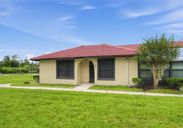 Photo 2 of Townhouse for sale at 523 Hunter Cir, Kissimmee, FL 34758 | MLS# O6446811 | Listing updated on 2026-10-07