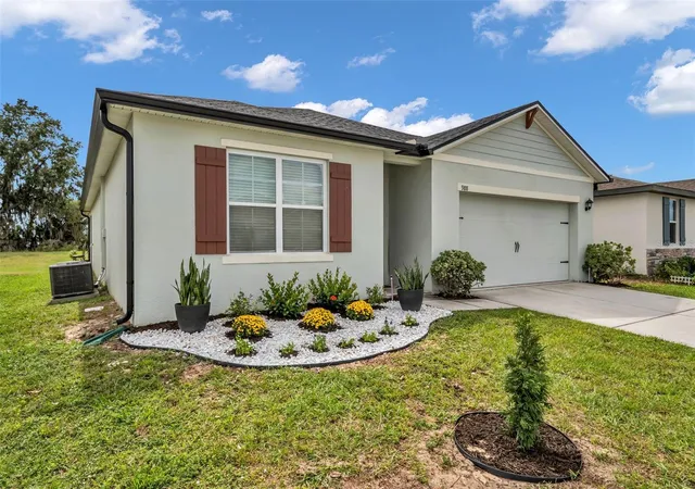 Photo 1 of Single family home for sale at 988 Cambridge Dr, Winter Haven, FL 33881 | MLS# A4708281 | Listing updated on 2026-10-07