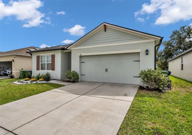 Photo 2 of Single family home for sale at 988 Cambridge Dr, Winter Haven, FL 33881 | MLS# A4708281 | Listing updated on 2026-10-07