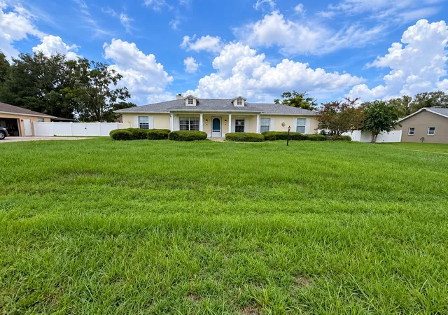 Single family home for sale at 5304 SE 15th Court, OCALA, FL 34480 | MLS# S5158776