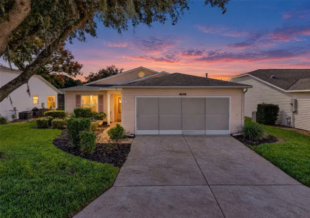 Single family home for sale at 752 Old Oaks Ln, LEESBURG, FL 34748 | MLS# G5118563