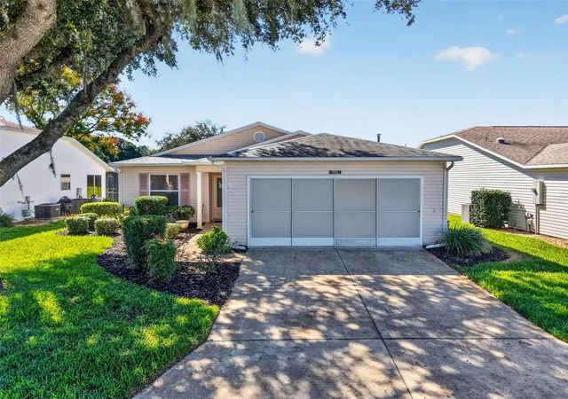 Photo 2 of Single family home for sale at 752 Old Oaks Ln, Leesburg, FL 34748 | MLS# G5118563 | Listing updated on 2026-10-22