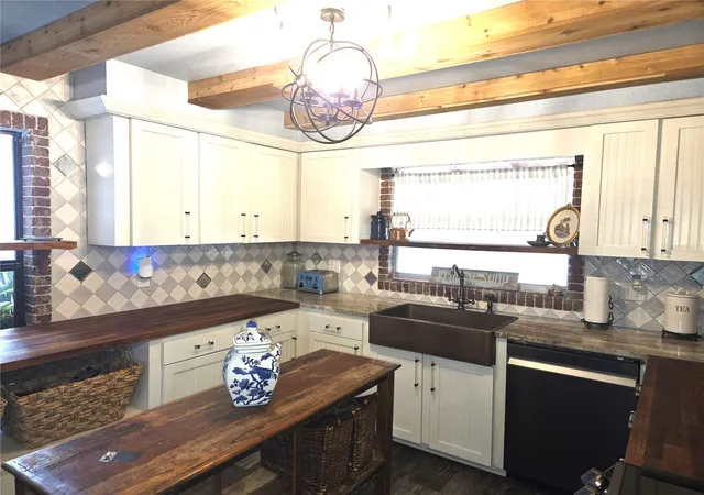 Photo 3 of Single family home for sale at 1848 Ne 40th Circle, Ocala, FL 34470 | MLS# OM733365 | Listing updated on 2026-10-10