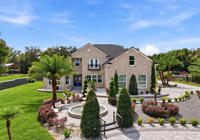 Photo 2 of Single family home for sale at 416 W Socrum Loop Rd, Lakeland, FL 33809 | MLS# O6446831 | Listing updated on 2026-10-08