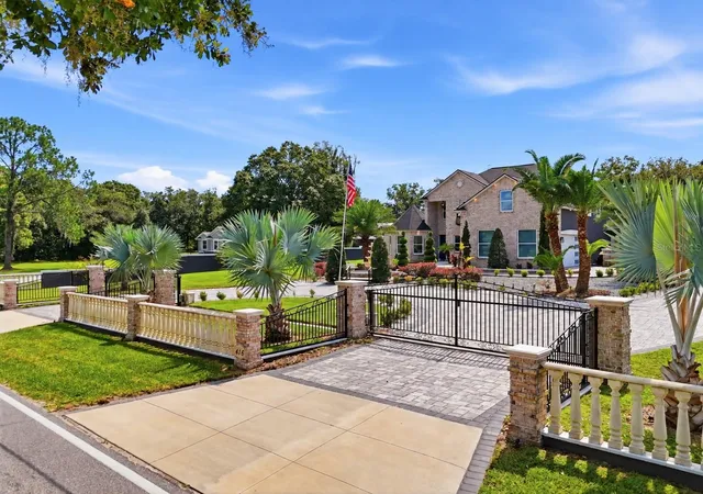 Photo 3 of Single family home for sale at 416 W Socrum Loop Rd, Lakeland, FL 33809 | MLS# O6446831 | Listing updated on 2026-10-08