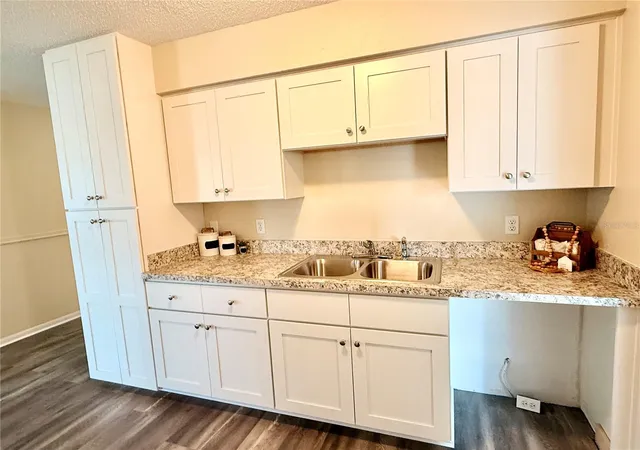 Photo 3 of Single family home for sale at 1015 Mockingbird Cir, Winter Haven, FL 33884 | MLS# L4965517 | Listing updated on 2026-10-04