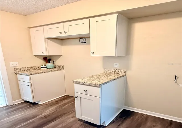 Photo 4 of Single family home for sale at 1015 Mockingbird Cir, Winter Haven, FL 33884 | MLS# L4965517 | Listing updated on 2026-10-04