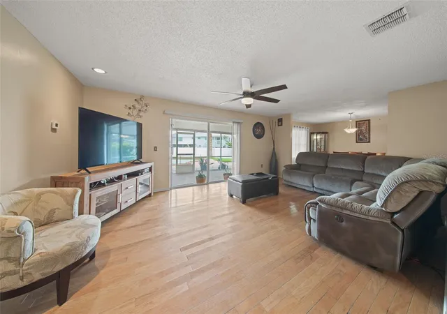 Photo 2 of Single family home for sale at 641 Elder Ct, Altamonte Springs, FL 32714 | MLS# O6446840 | Listing updated on 2026-10-06