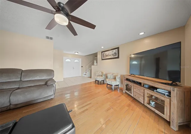 Photo 3 of Single family home for sale at 641 Elder Ct, Altamonte Springs, FL 32714 | MLS# O6446840 | Listing updated on 2026-10-06