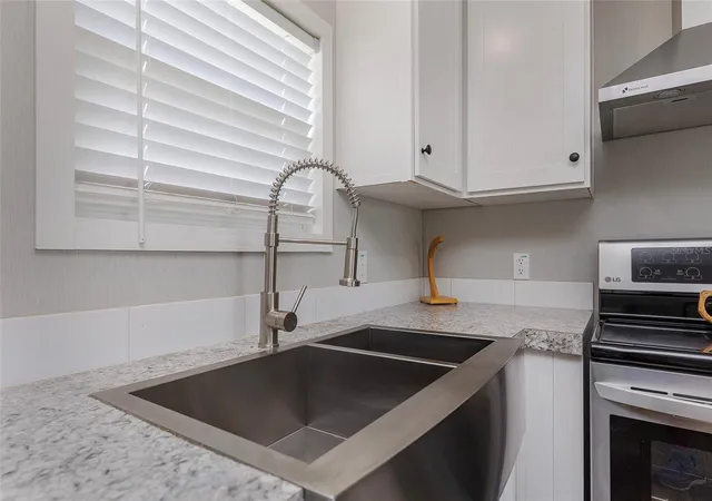 Photo 4 of Manufactured home for sale at 8207 Charlin Pkwy, Orlando, FL 32822 | MLS# V4951638 | Listing updated on 2026-10-08