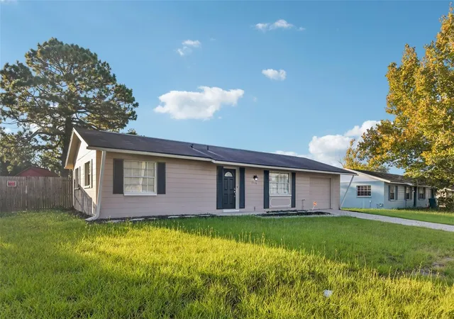 Photo 3 of Single family home for sale at 5550 Mariner Blvd, Spring Hill, FL 34609 | MLS# TB8554436 | Listing updated on 2026-10-03