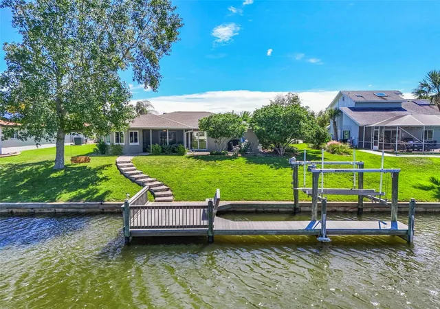 Photo 1 of Single family home for sale at 8 Fleming Ct, Palm Coast, FL 32137 | MLS# FC321870 | Listing updated on 2026-10-20