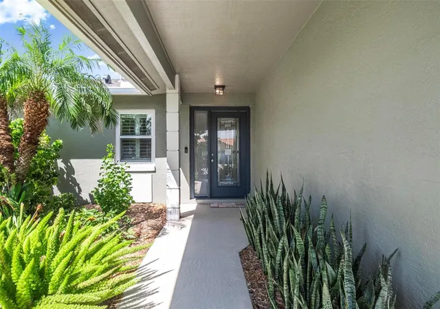 Photo 4 of Single family home for sale at 8 Fleming Ct, Palm Coast, FL 32137 | MLS# FC321870 | Listing updated on 2026-10-20