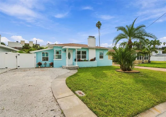 Photo 3 of Single family home for sale at 15424 2nd Street E, Madeira Beach, FL 33708 | MLS# TB8554443 | Listing updated on 2026-10-07