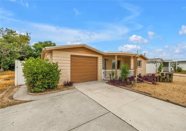 Photo 3 of Single family home for sale at 1516 Derrick St, Holiday, FL 34690 | MLS# TB8554444 | Listing updated on 2026-10-07