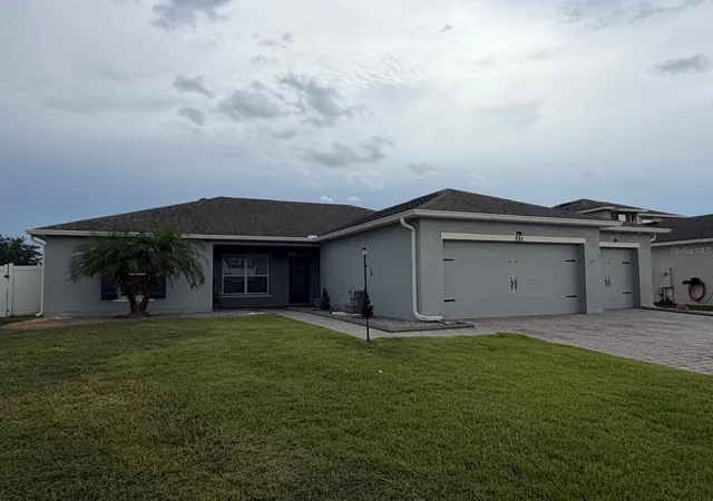 Photo 3 of Single family home for sale at 331 Quarry Rock Cir, Kissimmee, FL 34758 | MLS# O6446849 | Listing updated on 2026-10-14