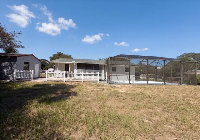 Photo 4 of Single family home for sale at 4526 Eagles Nest Rd, Fruitland Park, FL 34731 | MLS# O6446850 | Listing updated on 2026-10-09