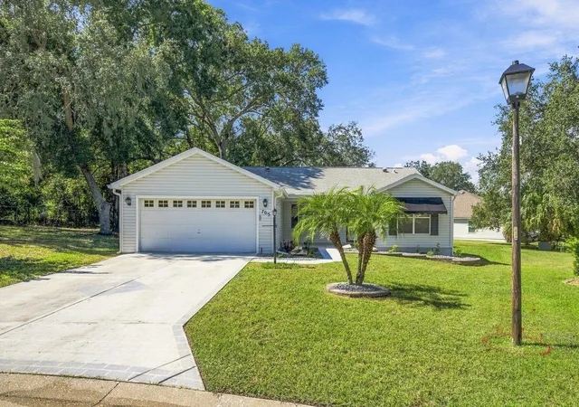 Photo 1 of Single family home for sale at 705 Murray Ln, Lady Lake, FL 32159 | MLS# OM733371 | Listing updated on 2026-10-04