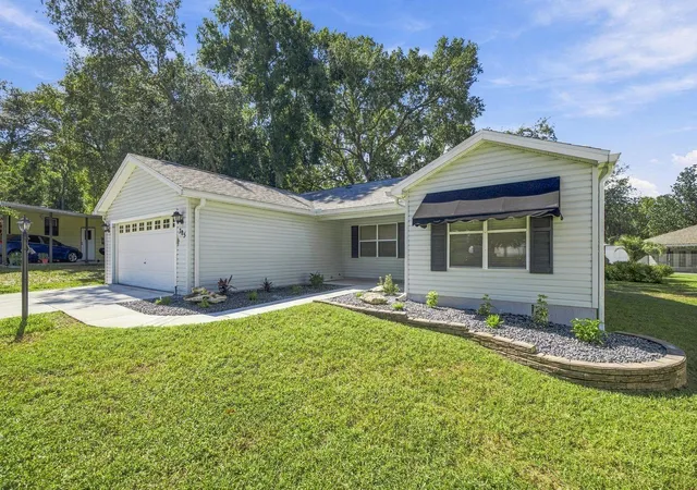 Photo 3 of Single family home for sale at 705 Murray Ln, Lady Lake, FL 32159 | MLS# OM733371 | Listing updated on 2026-10-04