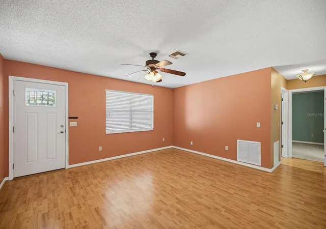 Photo 4 of Single family home for sale at 705 Murray Ln, Lady Lake, FL 32159 | MLS# OM733371 | Listing updated on 2026-10-04