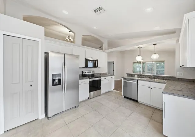 Photo 3 of Single family home for sale at 4035 Carteret Dr, Winter Haven, FL 33884 | MLS# TB8554454 | Listing updated on 2026-10-03