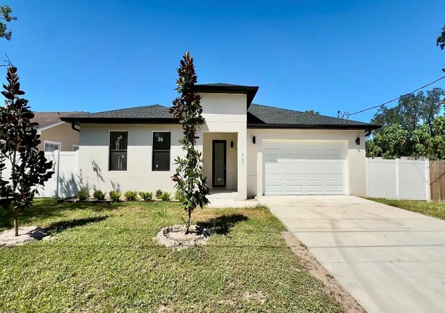 Single family home for sale at 707 W Country Clb Dr, TAMPA, FL 33612 | MLS# O6446863