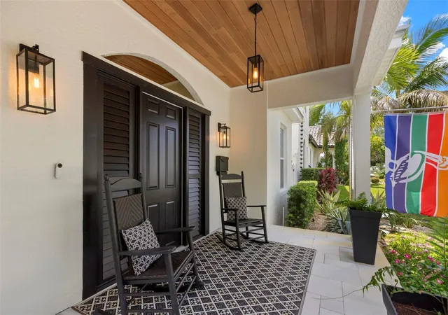 Photo 4 of Single family home for sale at 842 19th Avenue N, Saint Petersburg, FL 33704 | MLS# TB8554466 | Listing updated on 2026-10-08