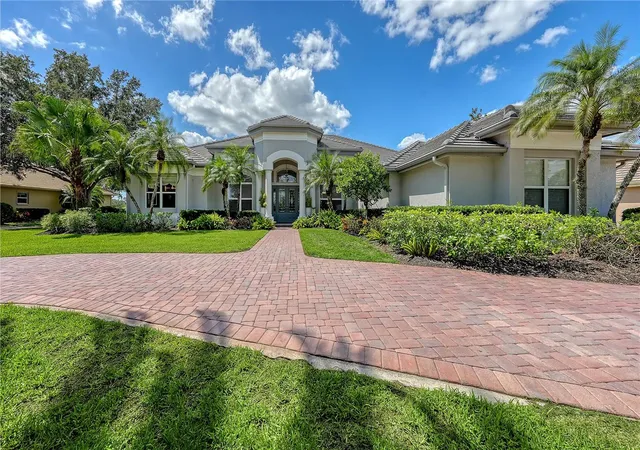 Photo 3 of Single family home for sale at 3194 Charles Macdonald Dr, Sarasota, FL 34240 | MLS# A4708301 | Listing updated on 2026-10-03