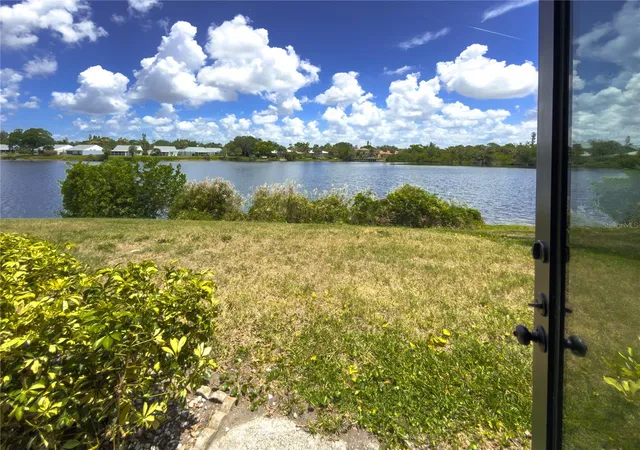 Photo 1 of House for sale at 220 Lakewood Dr #220, Bradenton, FL 34210 | MLS# A4708302 | Listing updated on 2026-10-07