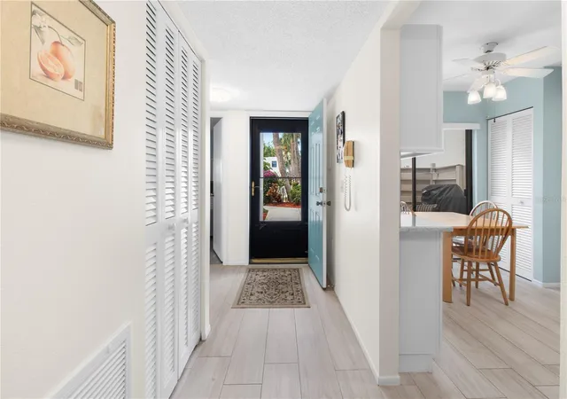 Photo 4 of House for sale at 220 Lakewood Dr #220, Bradenton, FL 34210 | MLS# A4708302 | Listing updated on 2026-10-07