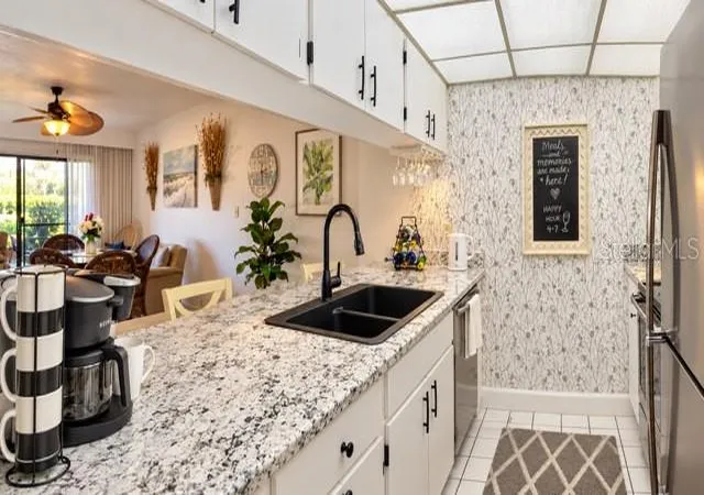 Listing Photo 4 - Condo for sale in building located at 402 Cypress Dr, HAINES CITY, FL 33844 - Unit #402