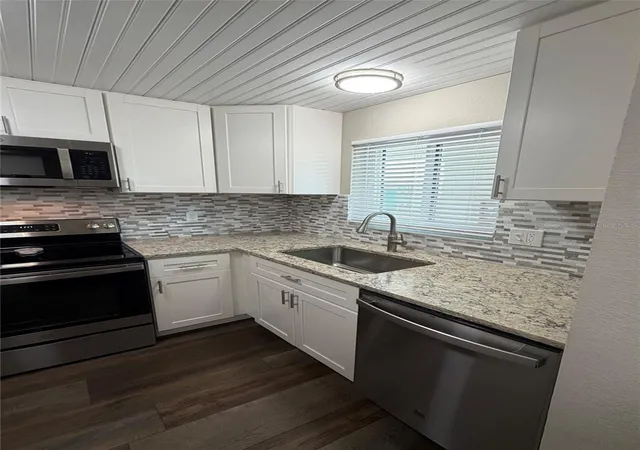 Photo 3 of Condo for sale at 3708 Lake Bayshore Dr #K415, Bradenton, FL 34205 | MLS# A4708307 | Listing updated on 2026-10-07