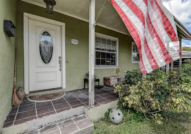 Photo 2 of Single family home for sale at 1508 Suffolk St N, Saint Petersburg, FL 33710 | MLS# TB8554485 | Listing updated on 2026-10-15