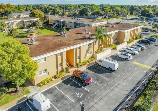 Photo 4 of Condo for sale at 1000 Lake Of The Woods Blvd #202H, Fern Park, FL 32730 | MLS# O6446887 | Listing updated on 2026-10-05