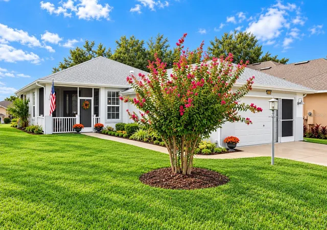 Single family home for sale at 3300 Saratoga Dr, TAVARES, FL 32778 | MLS# G5118574