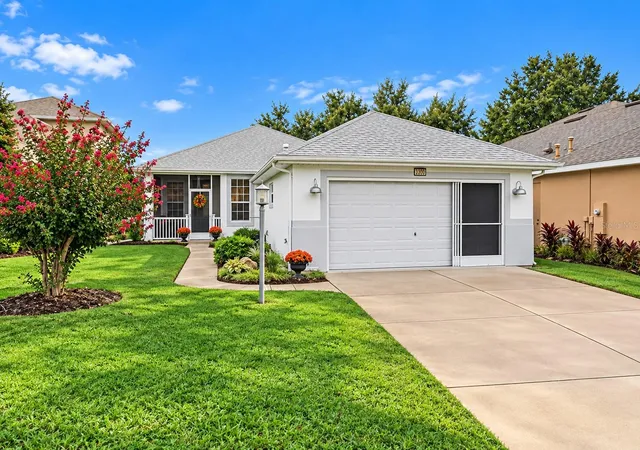 Photo 1 of Single family home for sale at 3300 Saratoga Dr, Tavares, FL 32778 | MLS# G5118574 | Listing updated on 2026-10-11
