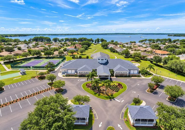 Photo 4 of Single family home for sale at 3300 Saratoga Dr, Tavares, FL 32778 | MLS# G5118574 | Listing updated on 2026-10-11
