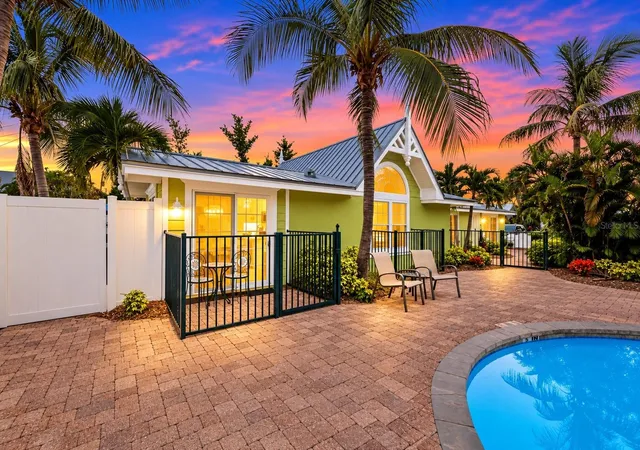 Photo 4 of Condo for sale at 215 67th Street #6, Holmes Beach, FL 34217 | MLS# A4708311 | Listing updated on 2026-10-23