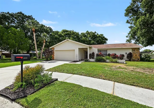 Photo 2 of Sale Pending at 9915 Whitworth Ct, New Port Richey, FL 34655 | MLS# W7890042 | Listing updated on 2026-10-18