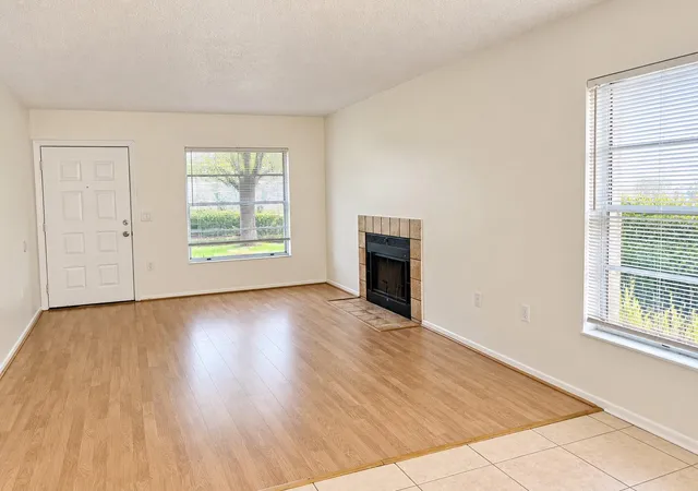 Listing Photo 5 - Condo for sale in building located at 14417 Hanging Moss Cir, TAMPA, FL 33613 - Unit #102