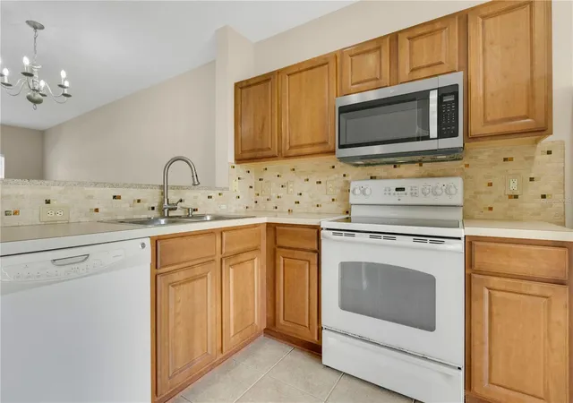 Photo 4 of Townhouse for sale at 10173 Bessemer Pond Ct, Riverview, FL 33578 | MLS# S5158794 | Listing updated on 2026-10-03